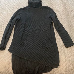 Express slit side sweater. Medium